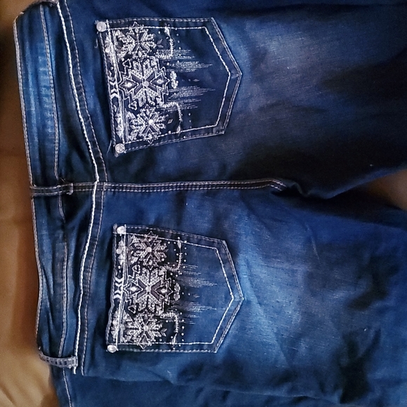 Apt 9 Capri embroidered pocket jeans - Picture 3 of 3